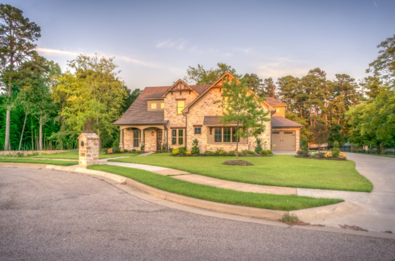 house with front yard landscape design