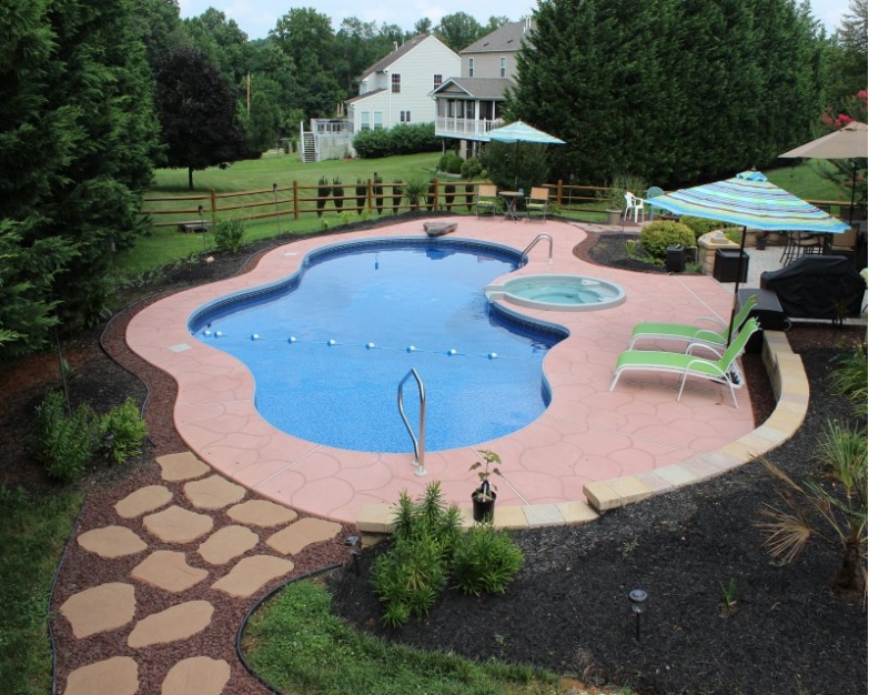 4 Landscaping Ideas Around Pool